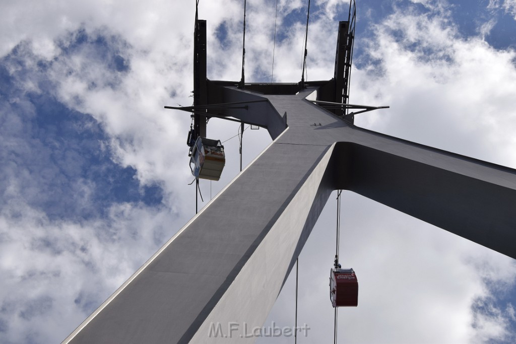 Koelner Seilbahn Gondel blieb haengen Koeln Linksrheinisch P197.JPG - Miklos Laubert